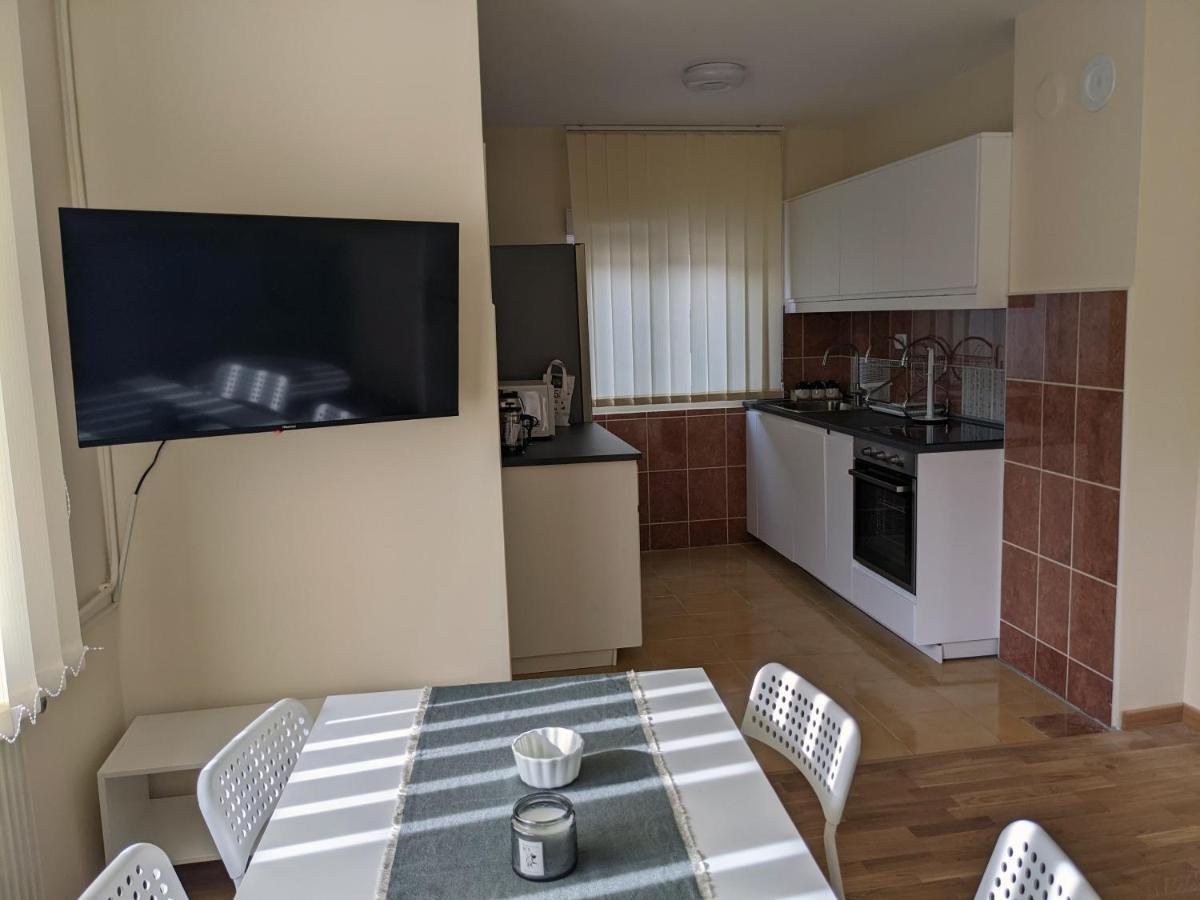 Affordable And Newly Renovated 1-Bedroom Apartment Kraljevo Exterior photo
