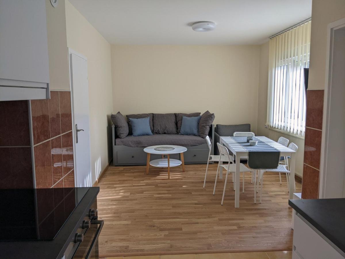 Affordable And Newly Renovated 1-Bedroom Apartment Kraljevo Exterior photo