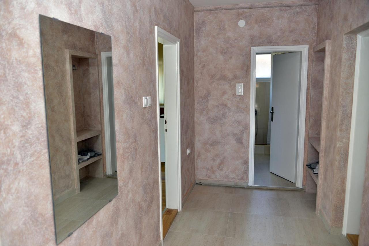 Affordable And Newly Renovated 1-Bedroom Apartment Kraljevo Exterior photo